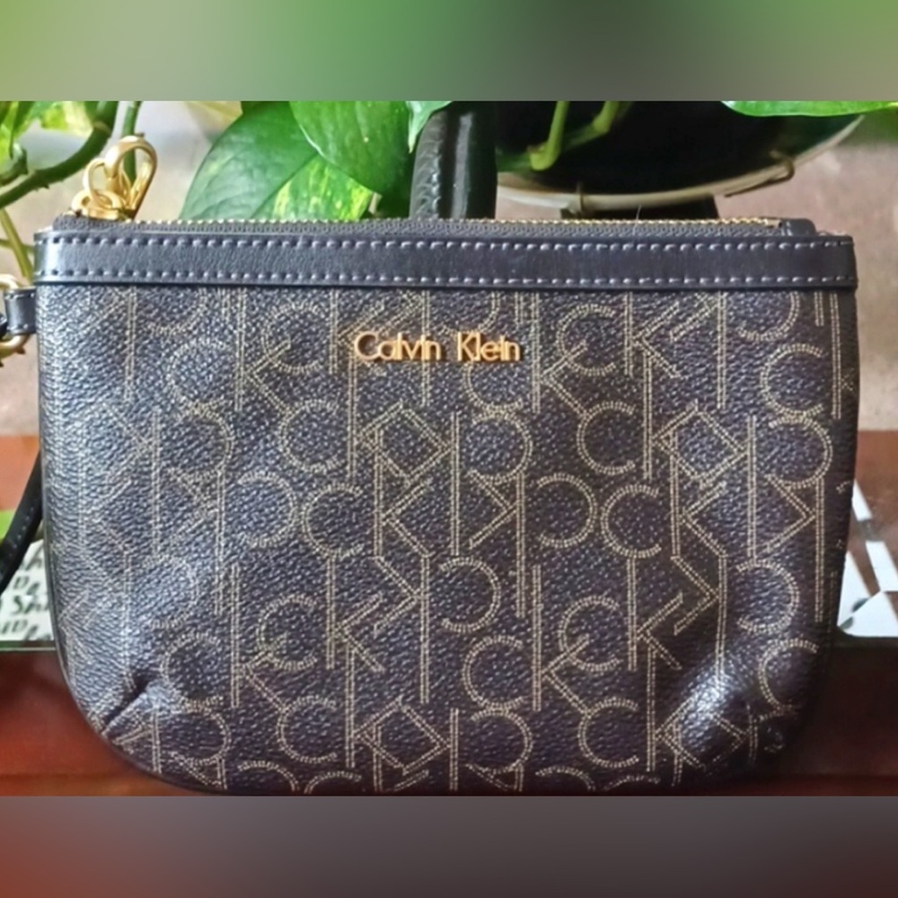 Calvin Klein Signature Coated
Canvas Wristlet